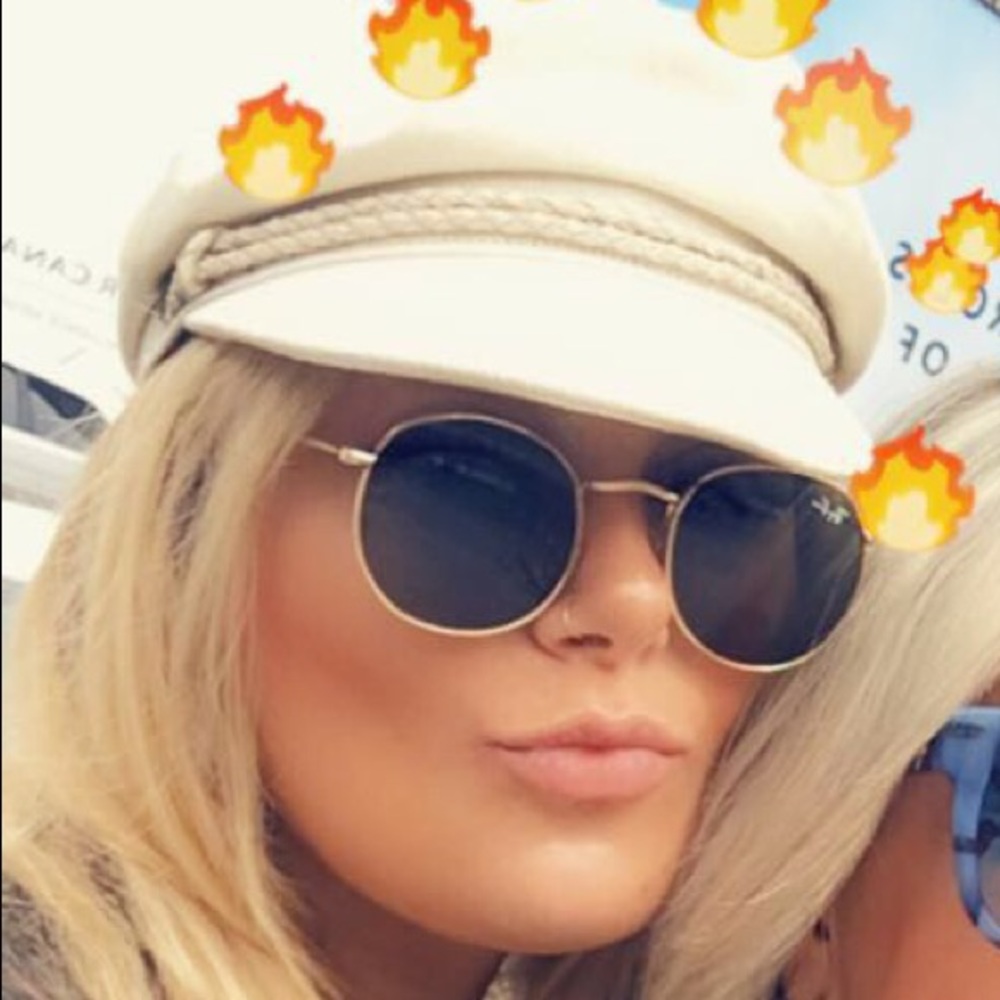 Meet your Posher, Corey